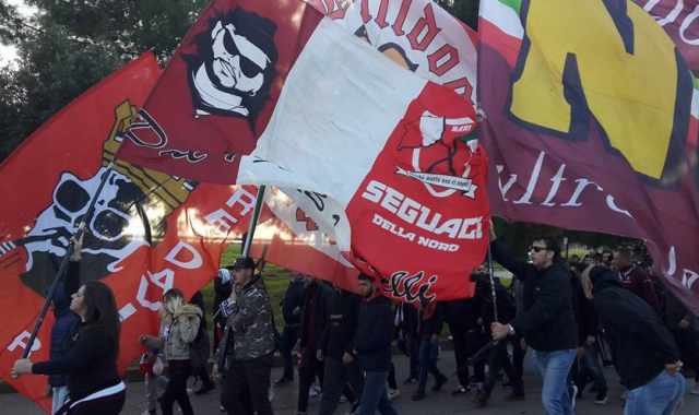 Dall'amore per la Salernitana all'odio nei confronti del Lecce: il Bari tra gemellaggi e rivalit
